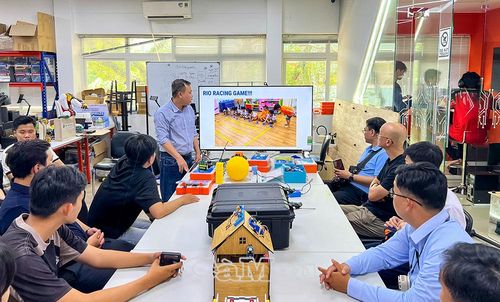 Trung tâm Khởi nghiệp và Ðổi mới sáng tạo tỉnh Cà Mau (CiNEC) thường xuyên tổ chức các buổi học hỏi kinh nghiệm, tập huấn ở các công ty hàng đầu về nhân lực tại Thành phố Hồ Chí Minh để giúp đội ngũ trẻ trong lĩnh vực khởi nghiệp, đổi mới sáng tạo có cơ hội cọ xát thực tế.