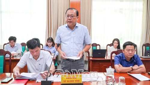  Phó Giám đốc Sở Văn hoá, Thể thao và Du lịch Nguyễn Văn Đen trình bày tờ trình, dự thảo Nghị quyết đặt tên đường Đông A thuộc Dự án An sinh xã hội (Khu đô thị Happy Home).