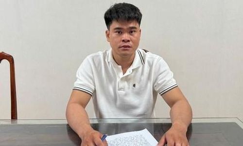 Dương Đại Long tại cơ quan Công an