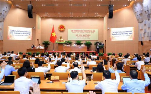 Các đại biểu HĐND TP Hà Nội biểu quyết thông qua kỳ họp thứ 6 HĐND TP Hà Nội khóa XVII, nhiệm kỳ 2026-2027. Ảnh: Lê Hải.