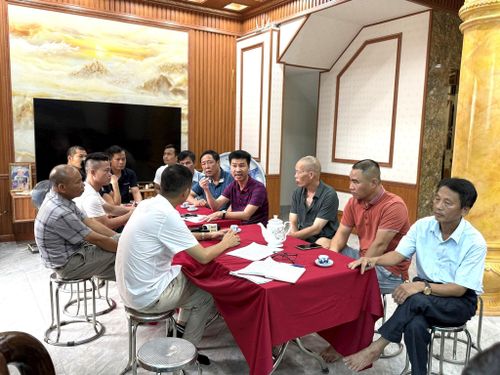 Người dân mong muốn cơ quan chức năng có giải pháp tháo gỡ những vướng mắc trong việc cấp giấy chứng nhận quyền sử dụng đất cho 106 hộ dân. Ảnh: PV