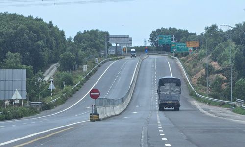Hạng mục chính của dự án thi công mở rộng cao tốc La Sơn - Hòa Liên cơ bản hoàn thành. Ảnh: H.Dũng.