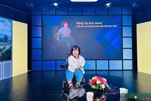 Từ những mặc cảm về cơ thể, Đặng Thị Kim Oanh chọn cách bước ra ngoài, kết nối nguồn lực và trao cơ hội sinh kế cho người cùng cảnh ngộ. (Ảnh: NVCC)