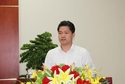 Thứ trưởng Thường trực Bộ Y tế Vũ Mạnh Hà phát biểu chỉ đạo. Ảnh: Mimosa.