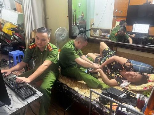 Mỗi một công dân có Thẻ Căn cước lại thêm động lực cho cán bộ, chiến sỹ
