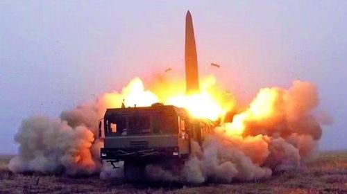 Trong số này có tên lửa đạn đạo Iskander-M, tên lửa phóng từ hệ thống S-400 và tên lửa siêu vượt âm Zircon, cùng 153 tên lửa hành trình Kh-101, Kalibr và Kh-32.