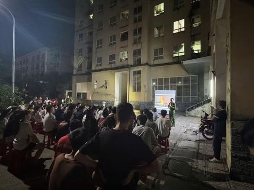 Hàng trăm người dân tham gia trải nghiệm an toàn PCCC&CNCH