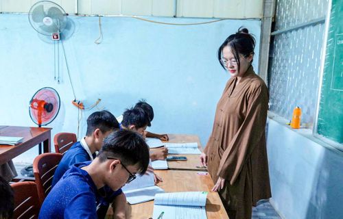 Cô giáo Phạm Phương Anh cho rằng, việc dành một phần thời gian nghỉ hè để hỗ trợ học sinh ôn tập là việc làm có ý nghĩa.