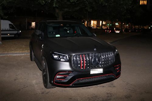  Mercedes-AMG GLS 63 là bản hiệu suất cao của mẫu SUV cỡ lớn Mercedes-Benz GLS. Chiếc xe này còn được nâng cấp thêm gói khí động học từ hãng độ Brabus. 