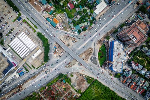  Theo quy hoạch, hầm chui có tổng chiều dài khoảng 600 m, gồm 100 m hầm kín, 260 m hầm hở và 240 m tường chắn, gờ chắn bánh. Công trình vuốt nối với đường Đàm Quang Trung và đường dẫn đầu cầu Vĩnh Tuy. Hầm có mặt cắt ngang rộng 27,1 m, bố trí 6 làn xe, mỗi bên 3 làn, rộng 10,5 m. 