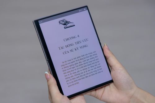  Galaxy Z Fold 8 bản tiêu chuẩn với tỷ lệ màn hình rộng giúp tối ưu trải nghiệm xem video và giải trí. Ảnh: Phương Lâm. 