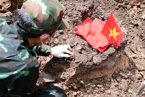 Đội quy tập làm nhiệm vụ tại rãnh mộ B, công viên Lê Thị Riêng ngày 12/8.