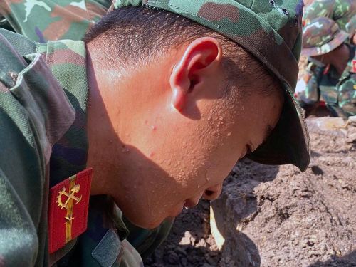 Cán bộ, chiến sĩ vượt qua vất vả, khó khăn để thực hiện nhiệm vụ tìm kiếm, quy tập hài cốt liệt sĩ tại Công viên Lê Thị Riêng