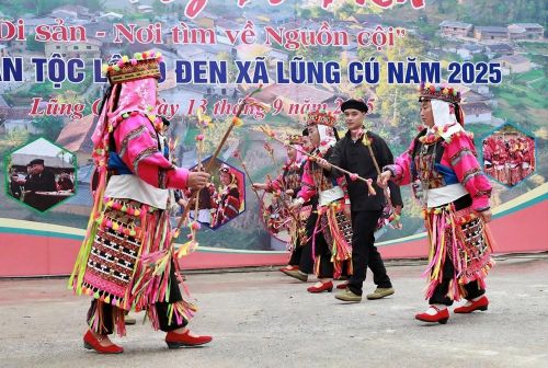 Lễ cúng Tổ tiên của người Lô Lô xã Lũng Cú đã được Bộ VHTTDL công nhận là Di sản văn hóa phi vật thể quốc gia