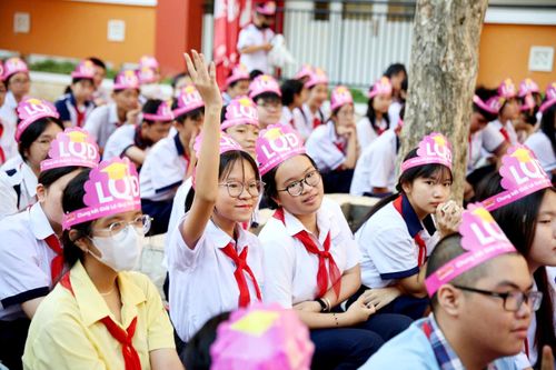 Thí sinh tại vòng chung kết Giải Lê Quý Đôn trên ấn phẩm Khăn Quàng Đỏ lần thứ 27. Ảnh: TUYẾT NHI