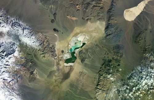 Mỏ lithium duy nhất còn hoạt động ở Mỹ nằm ở thung lũng Clayton thuộc Nevada. (Ảnh: Đài quan sát Trái đất NASA)
