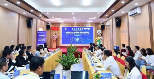Trường Cao đẳng Dược Hà Nội tổ chức hội thảo giúp sinh viên tiếp cận trực tiếp với chuyên gia từ bệnh viện, cơ sở khám chữa bệnh. Ảnh: NTCC