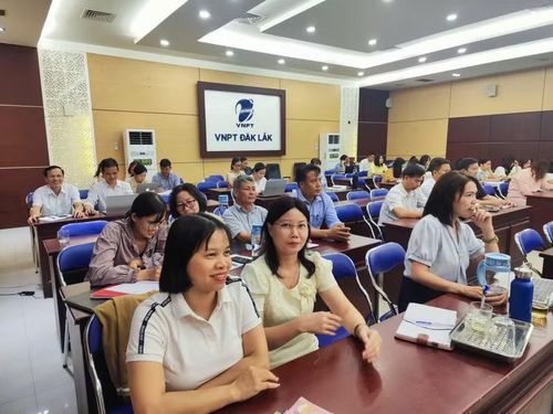 Giáo viên dự Hội nghị tại điểm cầu Sở GD&ĐT. (Ảnh: TH)