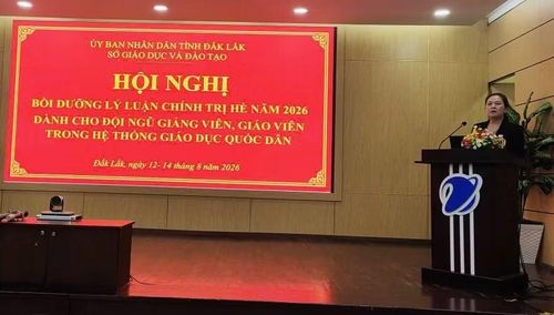 Bà Lê Thị Kim Oanh, Phó Giám đốc Sở GD&ĐT Đắk Lắk khai mạc Hội nghị.