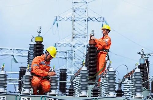 Trong 7 tháng đầu năm, EVN và các đơn vị đã khởi công 98 công trình lưới điện và đóng điện 100 công trình, trải rộng ở các cấp điện áp 500 kV, 220 kV và 110 kV.