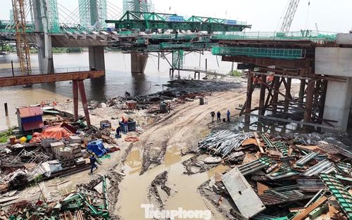 Trục đường kết nối này có thiết kế mặt cắt ngang lòng đường rộng 68m, với 8 làn xe, dải phân cách giữa 23m, hè đường 2 bên rộng 15m.