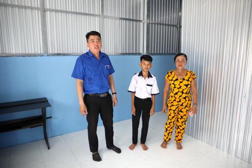 Nhà Khăn quàng đỏ được kỳ vọng giúp Phát có thêm động lực học tập, theo đuổi ước mơ.