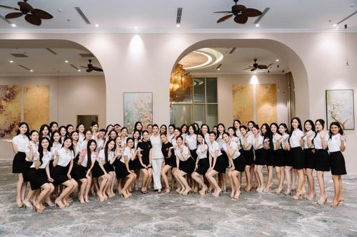 Trong những ngày ở nhà chung, hơn 50 cô gái tiếp tục bước vào chuỗi ngày tập luyện với nhiều bài tập khó hơn. Những kỹ năng được tích lũy trong thời gian tại nhà chung là hành trang để thí sinh tự tin khi bước lên sân khấu chung khảo Hoa hậu Việt Nam 2026.