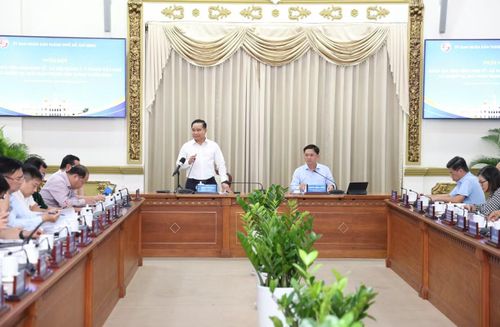 Quang cảnh buổi làm việc chiều 12/8.