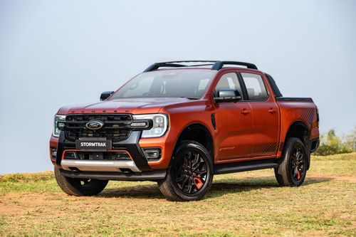 Ford Ranger lấy lại vị trí số 1 sau một tháng bị Toyota Hilux vượt mặt. Ảnh: FVN