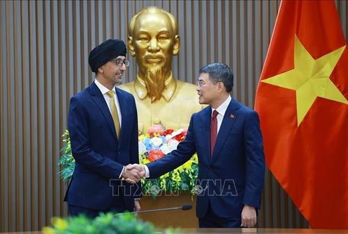 Thủ tướng Lê Minh Hưng tiếp Đại sứ Singapore Rajpal Singh. Ảnh: Dương Giang/TTXVN