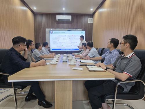 Nhóm nghiên cứu dự án M-ABS đang thảo luận về độ an toàn của ABS.