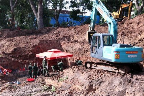 Công tác khai quật tìm kiếm, quy tập hài cốt liệt sĩ tại Công viên Lê Thị Riêng được triển khai quyết liệt.