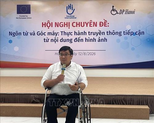Ông Phạm Quang Khoát, Phó Chủ tịch Hội Người khuyết tật thành phố Hà Nội phát biểu tại tọa đàm.