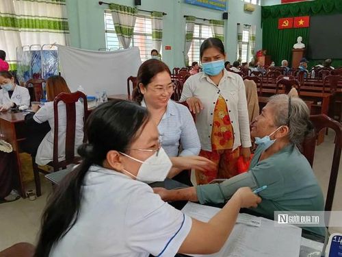 Người cao tuổi được khám, tư vấn và sàng lọc sức khỏe miễn phí.