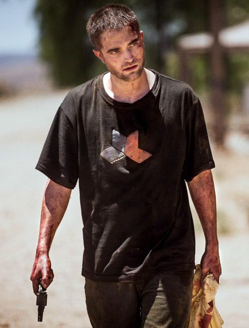 The Rover là một trong những bước chuyển đầu tiên giúp Robert Pattinson chứng minh tham vọng phá bỏ hình ảnh ngôi sao tuổi teen. Ảnh: NSX.