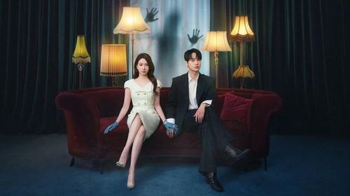 Chuyện Tình Ma Quái gây chú ý nhờ sự kết hợp giữa tình yêu, hài hước và yếu tố siêu nhiên. Park Eun Bin vào vai Cheon Yeo Ri, nữ thừa kế một tập đoàn khách sạn có khả năng nhìn thấy và nghe thấy các linh hồn. Trong khi đó, Yang Se Jong đảm nhận Ma Gang Uk, một công tố viên tài giỏi, chính trực nhưng lại đặc biệt sợ ma. Hai nhân vật vốn có những thế giới hoàn toàn trái ngược lại bị kéo vào cùng một chuỗi vụ việc kỳ bí. Từ những cuộc điều tra liên quan đến các linh hồn, họ dần trở thành cộng sự bất đắc dĩ và phát triển tình cảm. 