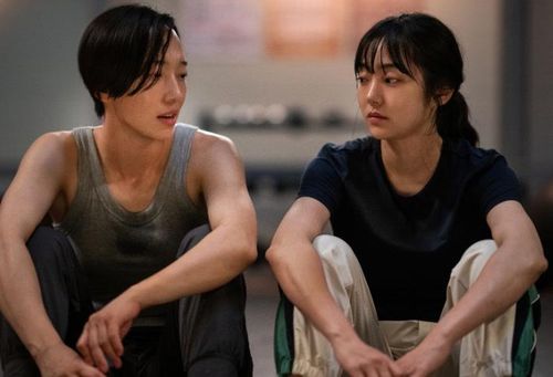 Các thành viên cùng nhau tạo nên một “gia đình sát thủ” đặc biệt.