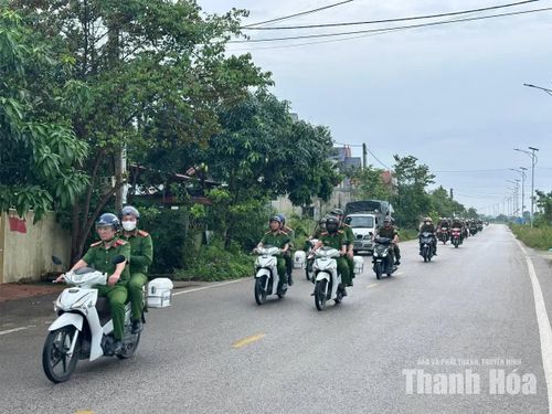 Công an xã Hoa Lộc ra quân cao điểm thiết lập trật tự công cộng, trật tự an toàn giao thông trên địa bàn.
