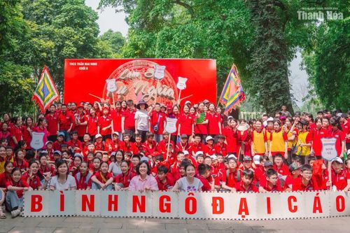 Lam Kinh với không gian giáo dục di sản, lịch sử thu hút đông đảo học sinh trong và ngoài tỉnh.