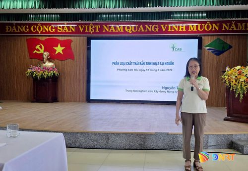 Báo cáo viên trình bày chuyên đề tại lớp tập huấn. Ảnh: TRỌNG HUY