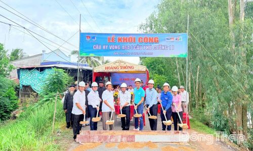 Đoàn viên - hội viên, thanh niên tham gia Lễ khởi công xây dựng cầu Hy Vọng 464 (cầu Phú Cường 1), xã Phú Cường.