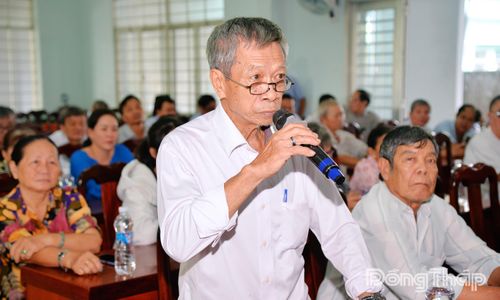 Cử tri phường Cai Lậy phát biểu ý kiến.