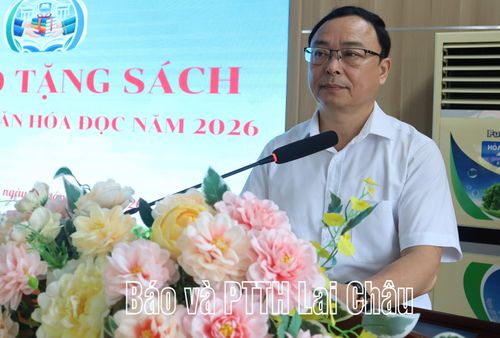 Đồng chí Phạm Văn Hải - Chủ tịch Hội Văn học Nghệ thuật tỉnh phát biểu tại buổi lễ.