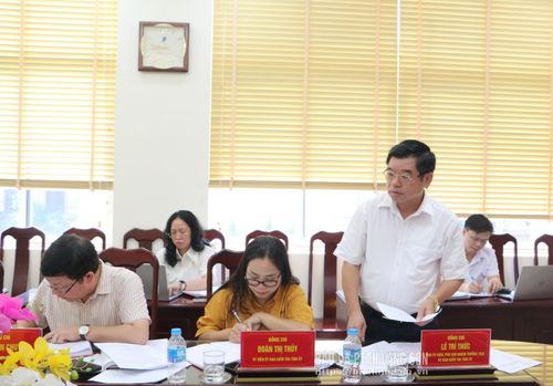 Lãnh đạo Ủy ban Kiểm tra Tỉnh ủy phát biểu tại kỳ họp