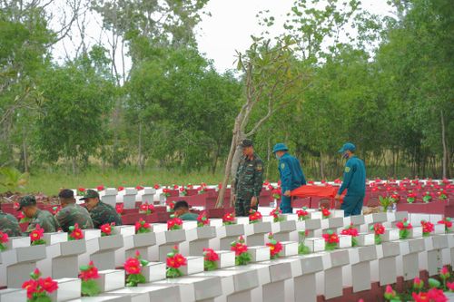 Khẩn trương trên Nghĩa trang Liệt sĩ Bình Thuận