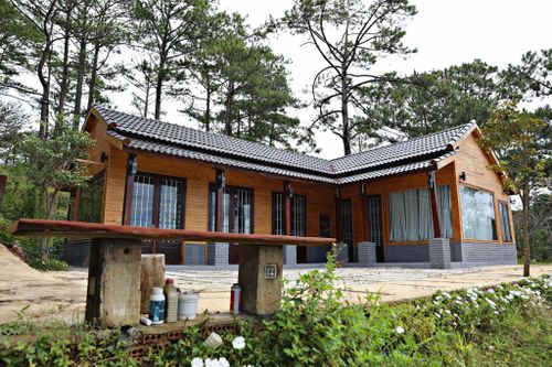 Đối với một số hạng mục, công trình xây dựng trái quy định, chính quyền địa phương yêu cầu đơn vị chủ rừng tăng cường tuần tra, lập hồ sơ gửi UBND xã để xử lý theo thẩm quyền