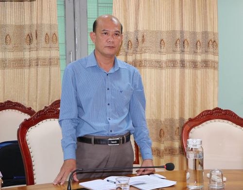 Chủ tịch UBND xã Hàm Thuận Nguyễn Ngọc Anh báo cáo tại buổi làm việc