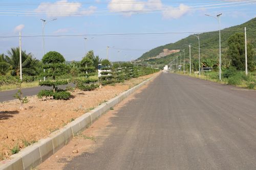 Công trình có hệ thống điện chiếu sáng sử dụng năng lượng mặt trời, cây xanh trên dải phân cách, hệ thống cấp nước, phòng cháy, chữa cháy và an toàn giao thông