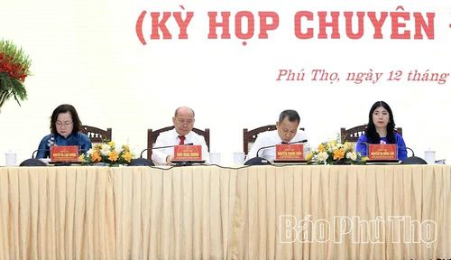 Các đồng chí chủ tọa Kỳ họp.