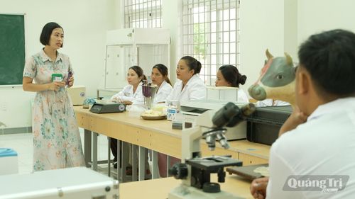 Kết hợp lý thuyết với thực hành là phương pháp đào tạo giúp học viên nhanh chóng lành nghề - Ảnh: Phạm Quỳnh